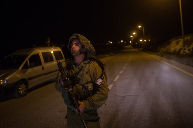 An IDF soldier near the Israeli community of Otniel in the South Hebron of Judea, Jan. 17, 2016. Photo by Yonatan Sindel/Flash90.