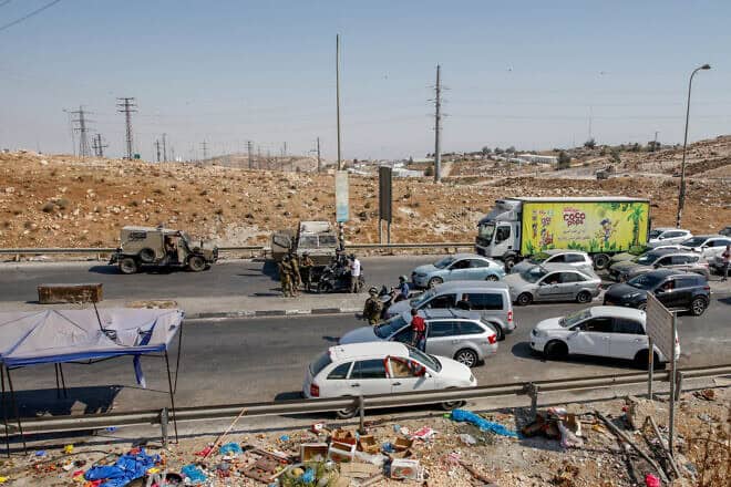 Israeli soldiers check cars in Anata, east Jerusalem, Oct. 10, 2022. Photo by Flash90.