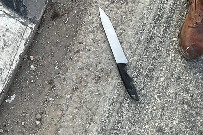 The knife used in an attempted terrorist stabbing outside the Palestinian town of Deir Sharaf, near Nablus in Samaria, Nov. 12, 2024. Credit: Israel Defense Forces.