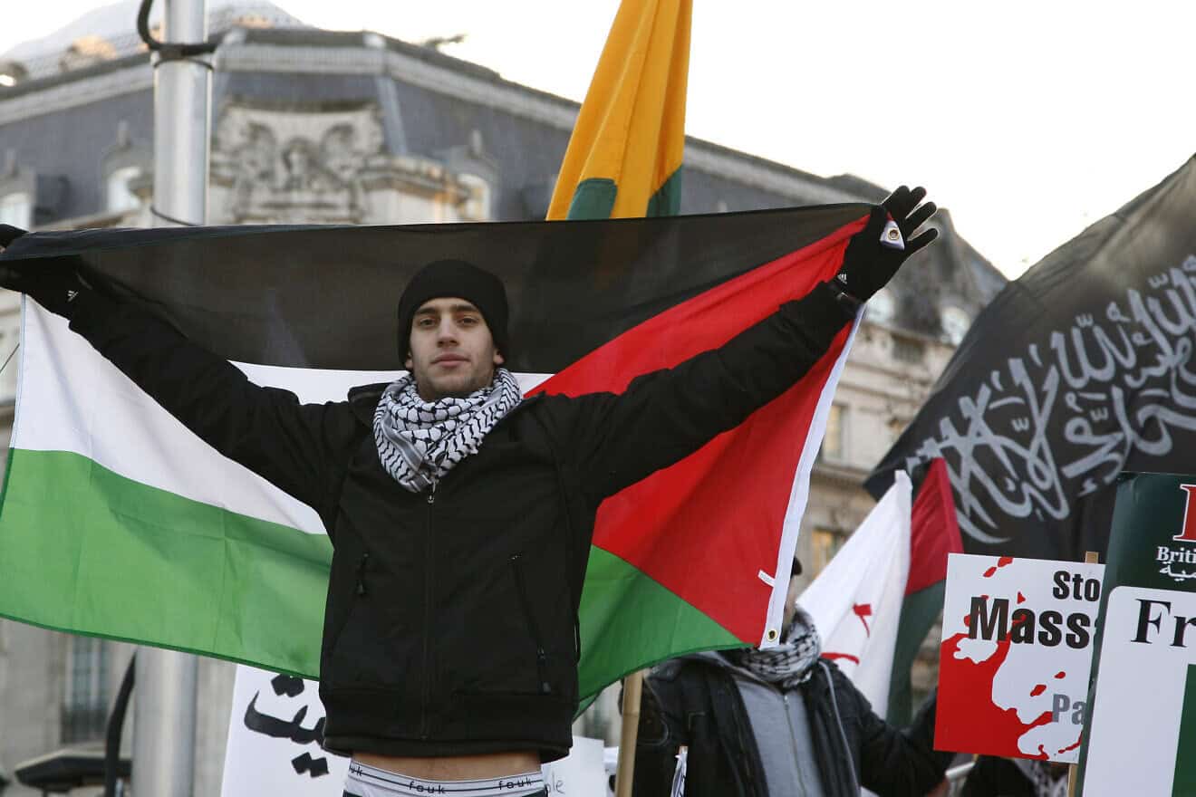 Anti-Israeli demonstrators march in London in support of Palestinians. Photo by Antony Jones/UK Press via Getty Images.