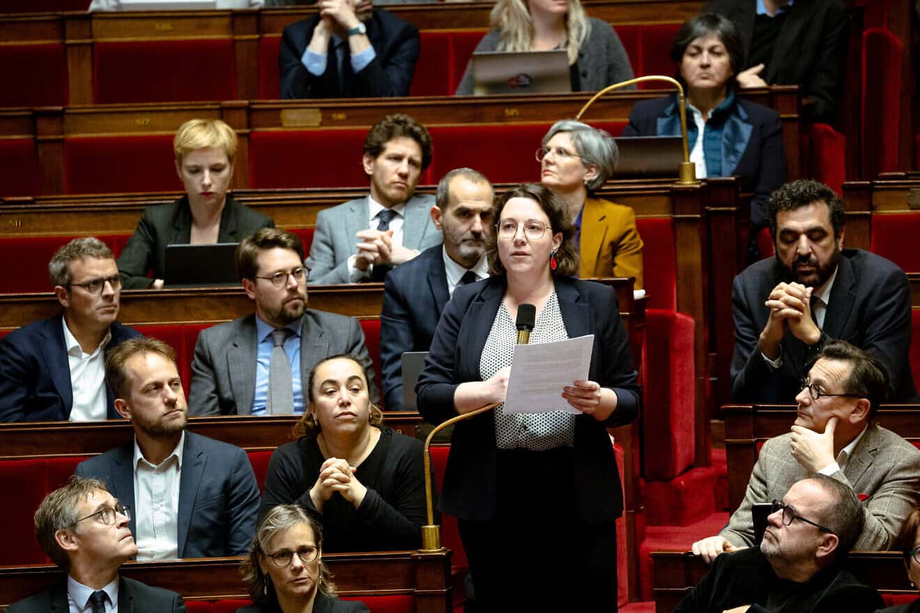 Cyrielle Chatelain MP, chairwoman of the Ecologist and Social Group and member of the left-wing opposition coalition Nouveau Front Populaire NFP, questions French Prime Minister Michel Barnier on the decision by the International Criminal Court to issue an international arrest warrant for Israeli Prime Minister Benjamin Netanyahu and former defense minister Yoav Gallant, in the hemicycle of the Assemblee Nationale in Paris, France, on Nov. 26, 2024. Photo by Amaury Cornu/Hans Lucas/ AFP via Getty Images.