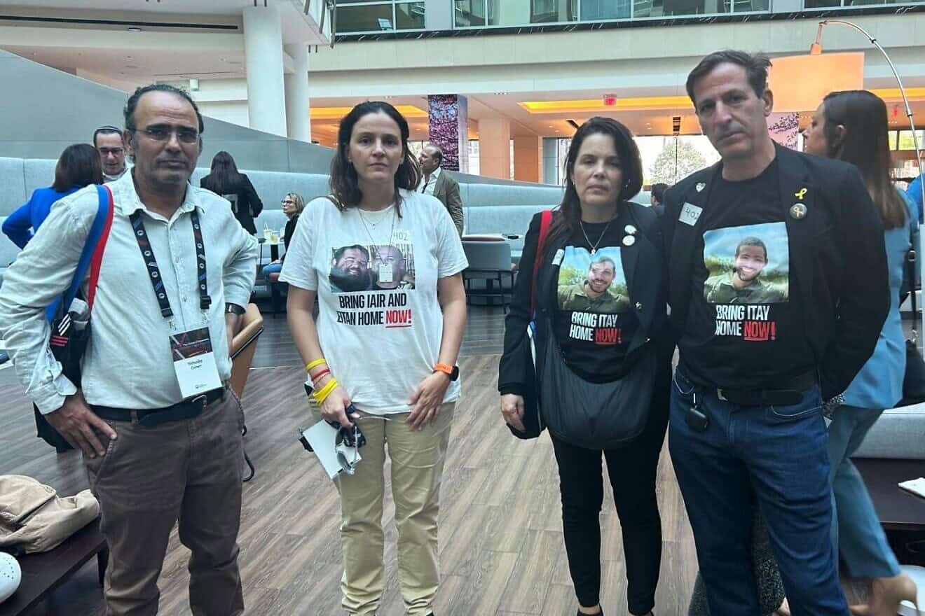 From left: Yehuda Cohen, Dalia Kushnir, and Hagit and Ruby Chen, family members of hostages who have been held captive by Hamas in Gaza since the terrorist attacks in southern Irsael on Oct. 7, 2023, at the JFNA General Assembly in Washington D.C., Nov. 12, 2024. Photo by Amelie Botbol.