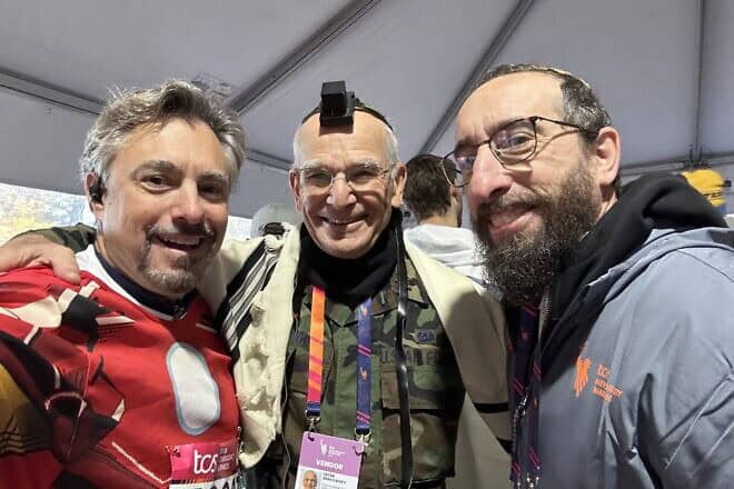 From left: New York City Marathon participant David Roher of Teaneck, N.J., with International Minyan co-directors Peter Berkowsky and Yisroel Davidsohn. Credit: Courtesy.