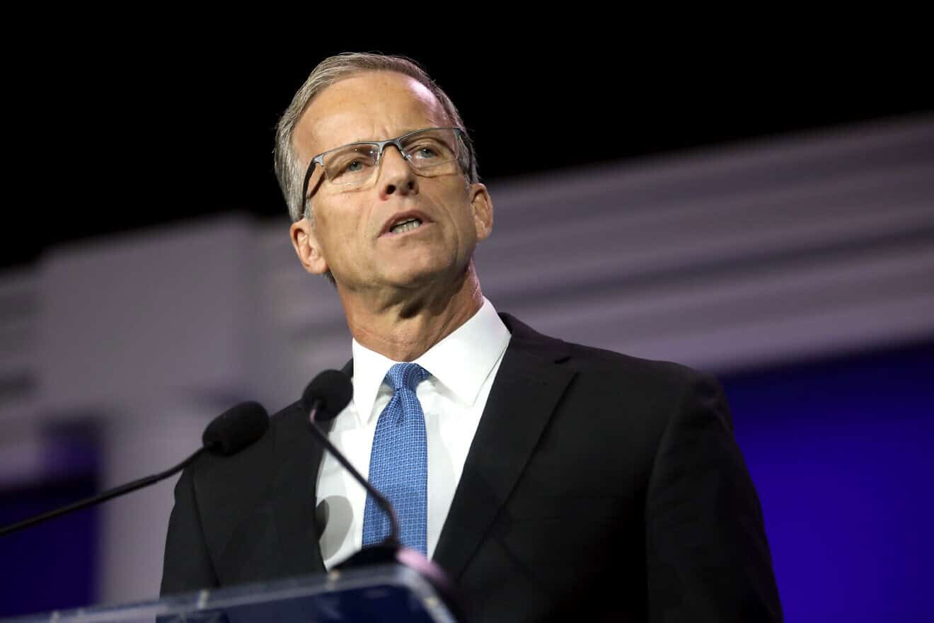 Sen. John Thune speaks at the Republican Jewish Coalition's 2023 Annual Leadership Summit in Las Vegas, Nevada, on Oct. 28, 2023. Photo by Gage Skidmore via Wikimedia Commons.