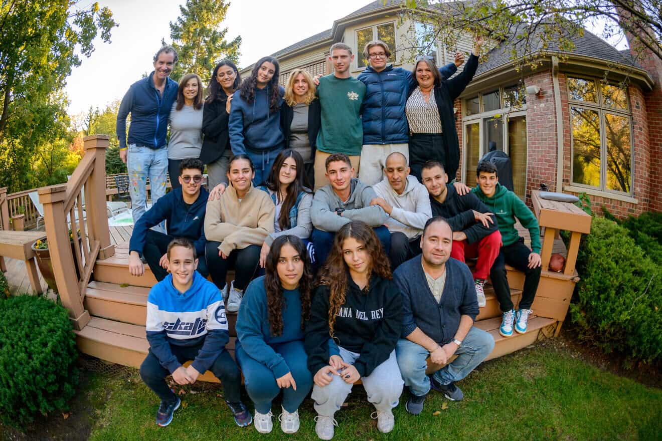 Students, staff and lay leaders at an ORT Chicago supporter’s home in Highland Park, Ill., as part of a restorative trip from Oct. 16 to Oct. 30, 2024. Credit: Jeff Ellis Photography.