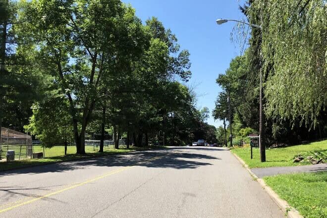 The view south along Essex County Route 527 in West Caldwell Township and North Caldwell in Essex County, N.J. Credit: Famartin via Wikimedia Commons.