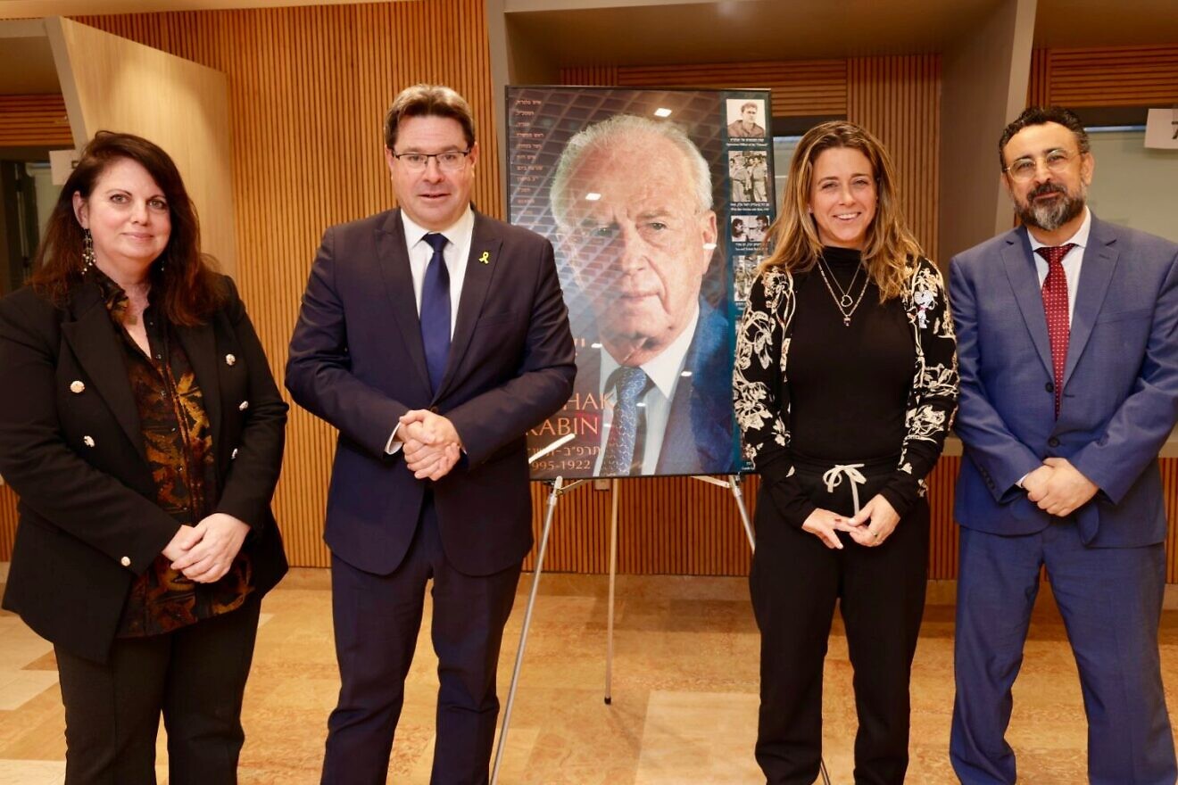 Ofir Akunis (center, left), the consul general of Israel in New York, and the Israeli lawyer Noa Rothman (center, right), granddaughter of Yitzhak Rabin, at a commemoration in New York of 29 years since the Israeli prime minister was assassinated, Nov. 13, 2024. Photo by Ohad Kab/Consulate General of Israel in New York.