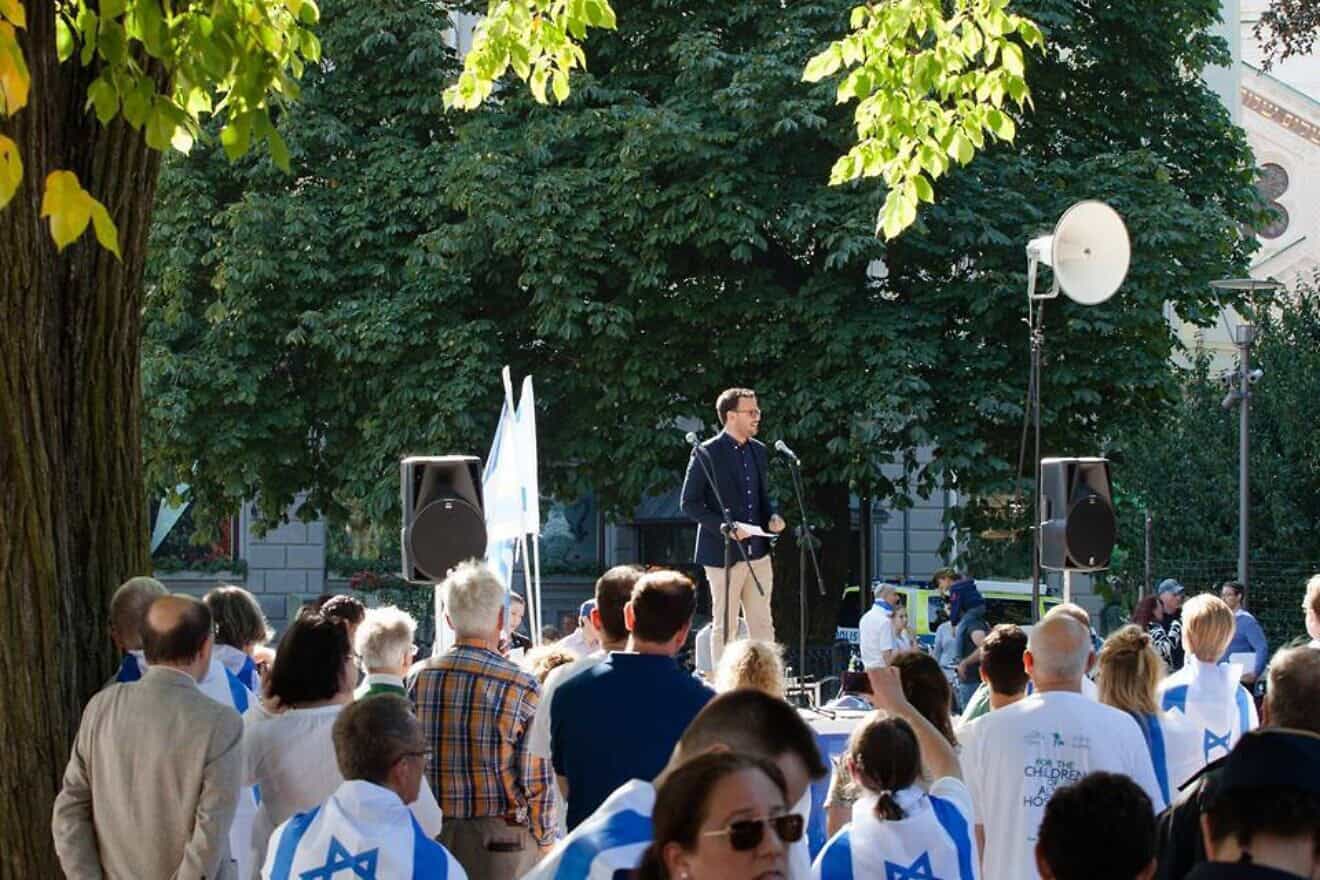 Aron Verständig speaks at a pro-Israel rally in Stockholm, Sweden on Aug. 31, 2015. Photo courtesy of the Zionist Federation of Sweden.