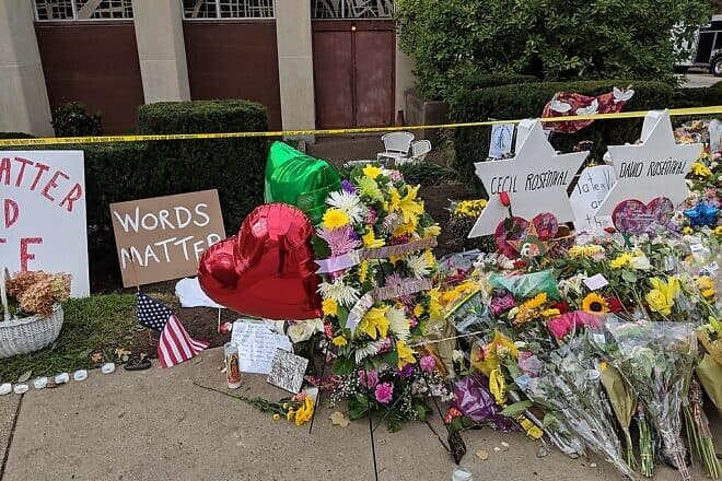 Memorials for the victims of the Tree of Life*Or Simcha Synagogue shooting in Pittsburgh, Pa., on Oct. 31, 2018. Credit: Dmitry Brant via Wikimedia Commons.