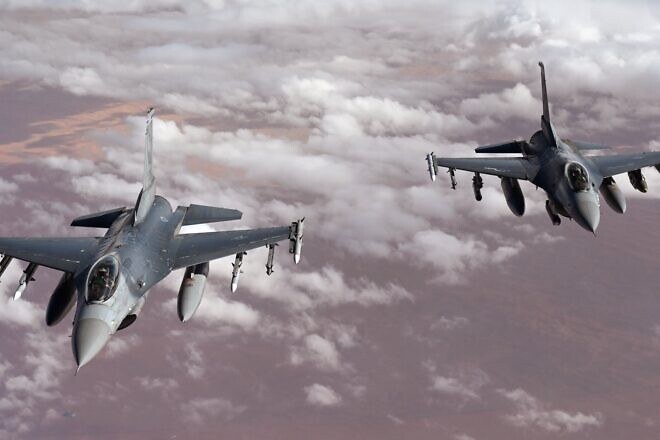 Two U.S. Air Force F-16 Fighting Falcons patrol the U.S. Central Command area of responsibility. Credit: Courtesy.