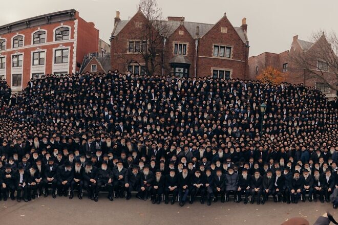 Thousands of rabbis gathered in New York at the annual International Conference of Chabad-Lubavitch Emissaries pose for a group photo in front of Chabad-Lubavitch world headquarters in the Crown Heights neighborhood of Brooklyn on Dec. 1, 2024. Credit: Shmulie Grossbaum/Chabad.org.