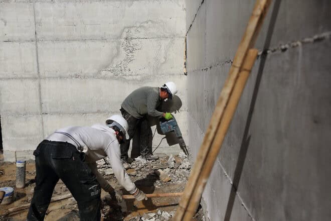 Construction of a building for the Machnovka-Belzer Chassidic sect in Bnei Brak, east of Tel Aviv, on Jan. 16, 2017. Photo by Yaakov Naumi/Flash90.