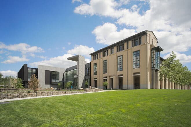 Cohon Center at Carnegie Mellon University in Pittsburgh. Credit: Wikimedia Commons.