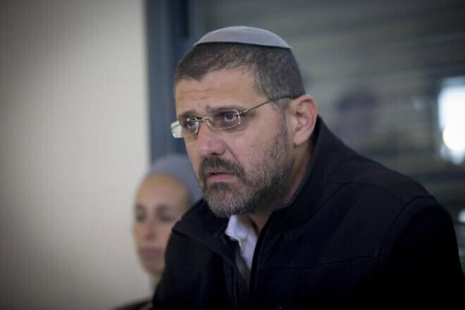 Amona spokesman Avichai Boaron gives a statement to the media, Dec. 15, 2016. Photo by Yonatan Sindel/Flash90.