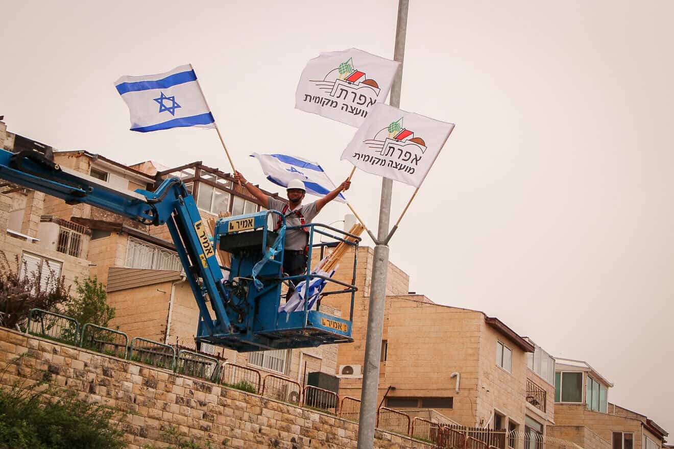 Israeli flags in honor of Independence Day in the Judea city of Efrat, April 5, 2020. Photo by Gershon Elinson/Flash90.
