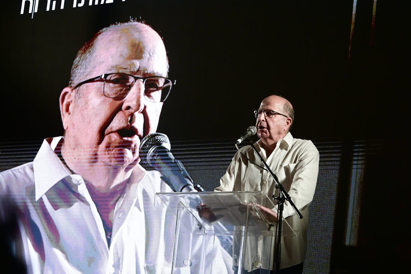 Moshe ("Bogie") Ya'alon leading an anti-government protest on Israel Independence Day, Tel Aviv, April 25, 2023. Photo by Avshalom Sassoni/Flash90.