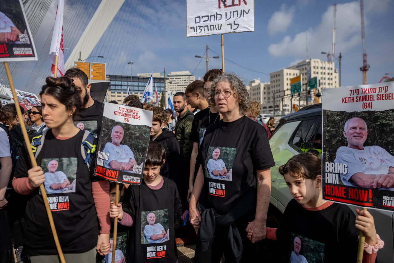 Released Israeli hostage Aviva Siegel marches to Jerusalem from Tel Aviv, calling for the release of Israelis being held captive by Hamas in the Gaza Strip. Aviva's husband, Keith, remains in captivity. Dec. 28, 2023. Photo by Chaim Goldberg/Flash90.