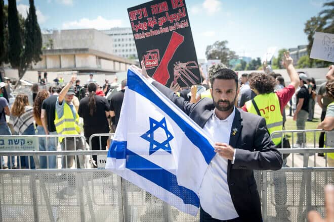 Yoseph Haddad, an Arab pro-Israel activist, protests next to a left-wing anti-Israel rally at Tel Aviv University, May 15, 2024. Photo by Miriam Alster/Flash90.