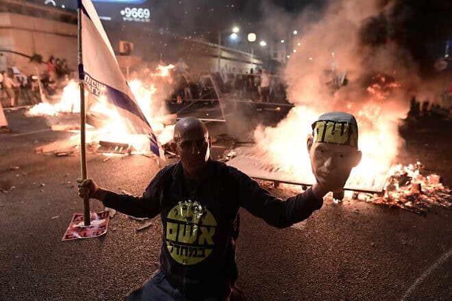 Israelis block the Ayalon Highway in Tel Aviv in protest against Prime Minister Benjamin Netanyahu's decision to fire Defense Minister Yoav Gallant, Nov. 6, 2024. Photo by Tomer Neuberg/Flash90.