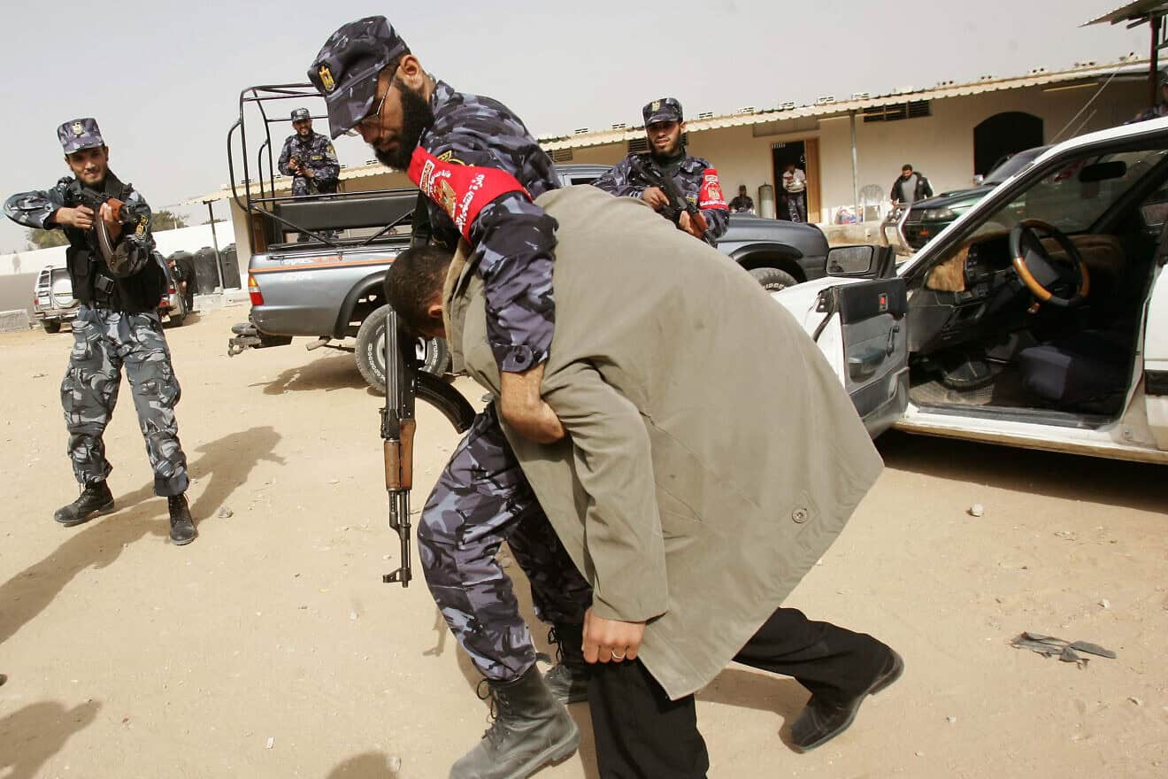 Members of Hamas's Executive Force take part in an exercise inside their base in the Rafah camp in the southern Gaza Strip, Feb. 18, 2007, Photo by Abid Katib/Getty Images.
