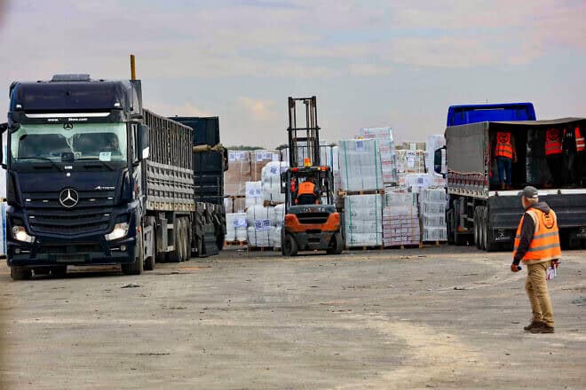 Trucks in Zikim, in southern Israel, with humanitarian aid for Palestinians in the Gaza Strip, Nov. 28, 2024. Photo by Oren Cohen/Flash90.