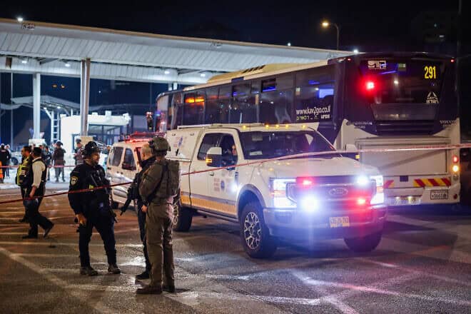 Israeli security forces at the scene of a shooting attack near Jerusalem on Dec. 12, 2024. Photo by Chaim Goldberg/Flash90.
