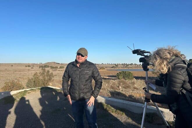 Lt. Col. (res.) Stéphane Cohen from the Institute for National Security Studies speaks to reporters near the Syrian border, Dec. 19, 2024. Photo by Amelie Botbol.