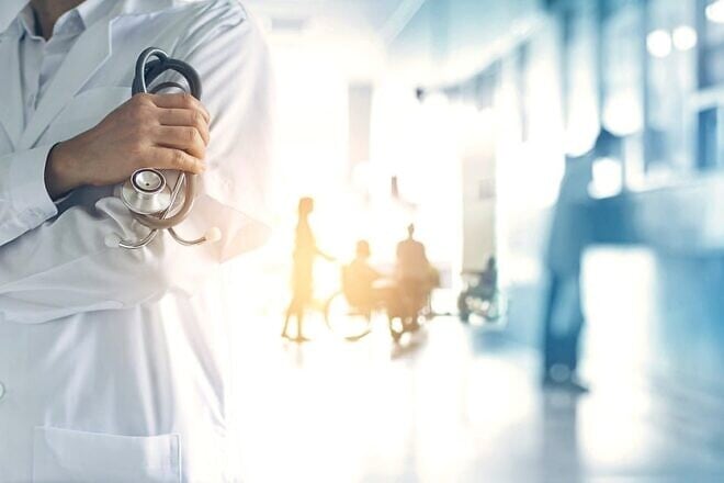 A doctor in a hospital. Credit: Tung Nguyen/Pixabay.