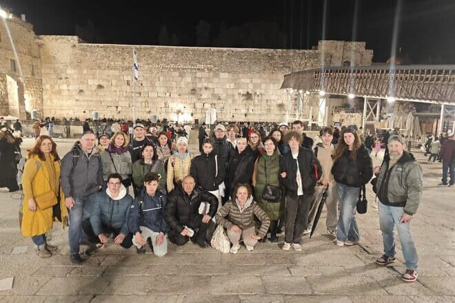 Jewish parents and students from Diaspora communities reunite in Jerusalem in December 2024. Photo courtesy of Masa Israel Journey.