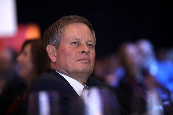 U.S. Sen. Steve Daines at the Republican Jewish Coalition's 2023 Annual Leadership Summit in Las Vegas, Nev., on Oct. 27, 2023. Credit: Gage Skidmore via Wikimedia Commons.