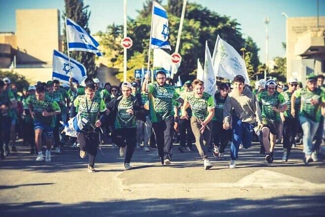 More than 400 North American gap-year and college students pound the pavement at ADI Negev-Nahalat Eran to raise disability awareness and secure PTSD treatments for Israel’s most vulnerable citizens during ADI’s third “Race for Inclusion” on Dec. 24, 2024. Credit: ADI.
