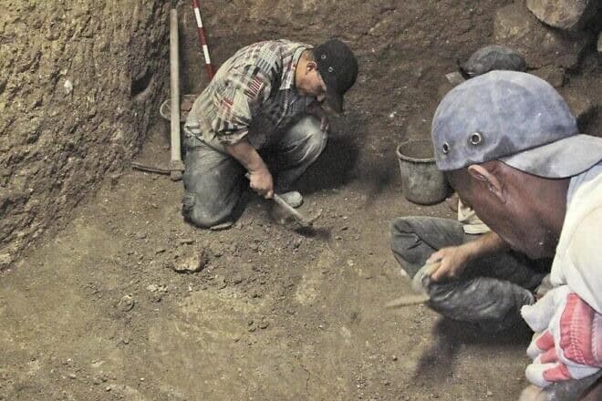 Archeologists working in the City of David site (Photo: Vladimir Neichen, Israel Antiquities Authority)