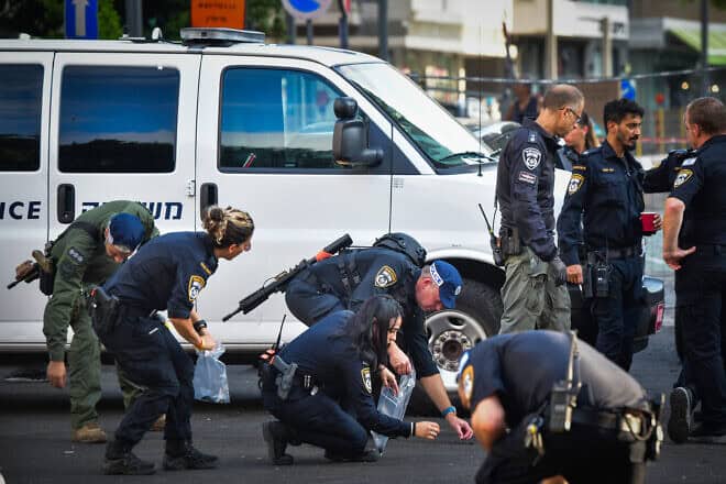 Security personnel at the scene of a drone attack in Tel Aviv, July 19, 2024. Photo by Avshalom Sassoni/Flash90.