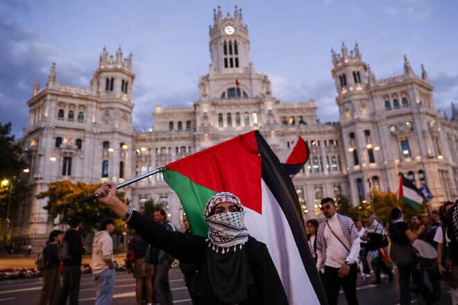 A man waves a PLO flag during a protest in Madrid in support of Palestinians, on Sept. 27, 2024. Photo by Pablo Blazquez Dominguez/Getty Images.