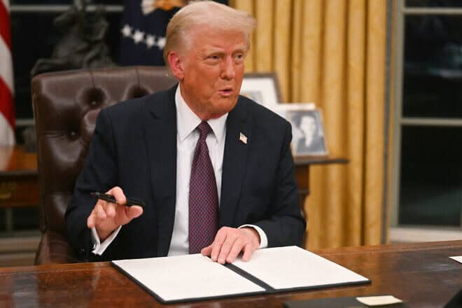 U.S. President Donald Trump signs an executive order in the Oval Office of the White House in Washington, D.C., Jan. 20, 2025. Photo by Jim Watson/POOL/AFP via Getty Images.