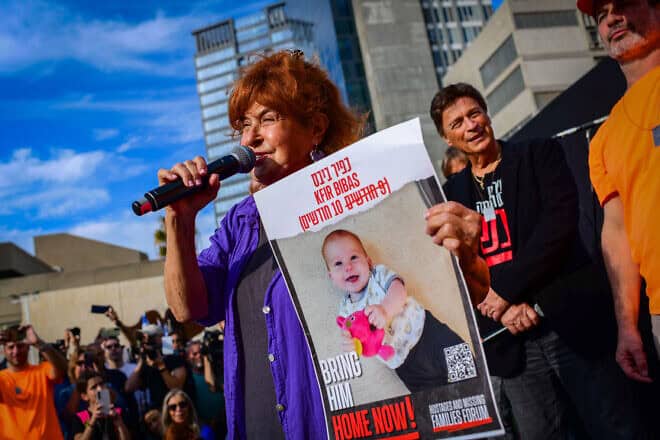 Tzipi Shavit takes part in a protest at “Hostages Square“ in Tel Aviv calling for the release of the Bibas family: Yarden and Shiri, and their two young boys, Ariel and Kfir, Dec. 8, 2023. Photo by Tomer Neuberg/Flash90.