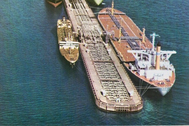 Large tankers loading at Kharg Island Terminal, offshore in the Persian Gulf. Credit: National Iranian Oil Company via Wikimedia Commons.
