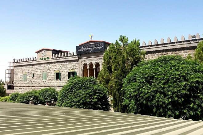 Maqam Ain al-Zaman, the Druze headquarters in Syria, in the southern Suwayda Province, June 26, 2023. Photo by  Drozi Yarka/Flickr via Wikimedia Commons.