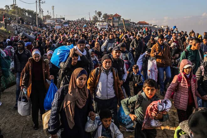 Palestinians return to their homes in the northern Gaza Strip via the coastal al-Rashid Road as part of the ceasefire agreement with Israel, Jan. 27, 2025. Photo by Abed Rahim Khatib/Flash90.