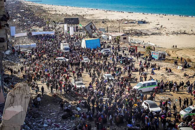 Palestinians return to the northern Gaza Strip, as seen in Gaza City, Jan. 27, 2025. Photo by Khalil Kahlout/Flash90.
