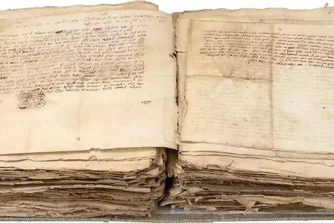The letter bears Rabbi Chaim ibn Attar's distinctive signature. Credit: Kedem Auction House.