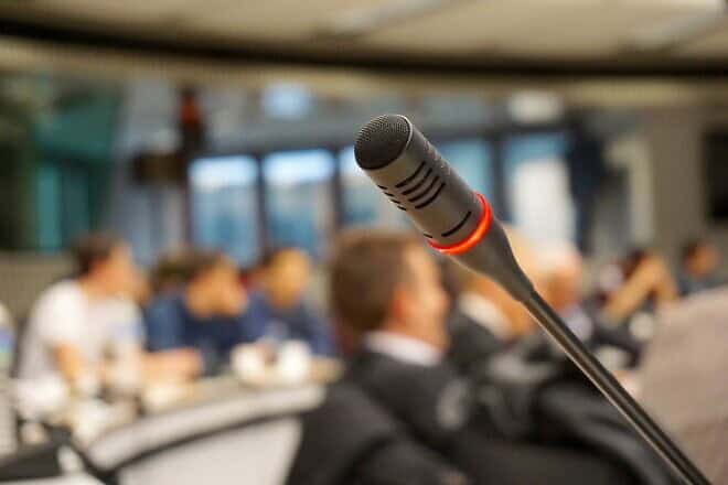 Speaker announcement to meeting attendees. Credit: Florian Pircher/Pixabay.