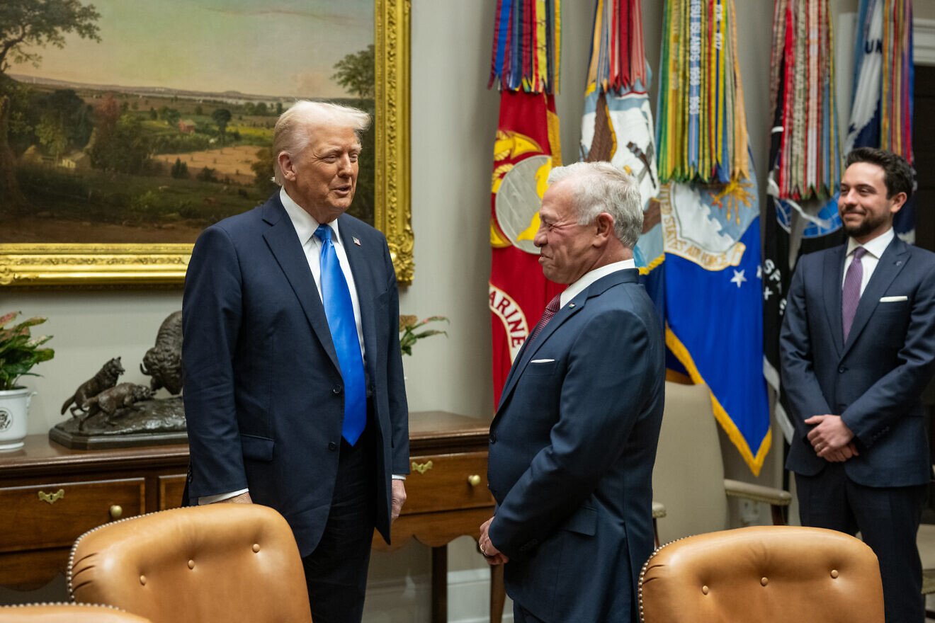 U.S. President Donald Trump hosts an expanded bilateral meeting and working lunch with King Abdullah II of Jordan and his son, Crown Prince Hussein bin Abdullah, at the White House, Feb. 11, 2025. Credit: Daniel Torok/White House.