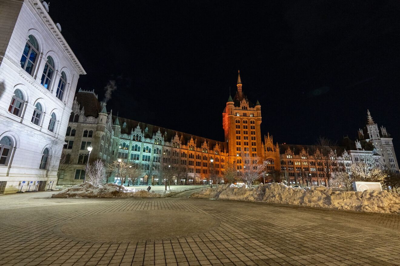 New York Gov. Kathy Hochul announces that state landmarks will be lit orange to honor the memories of Ariel and Kfir Bibas, two young boys who were murdered by Hamas during their captivity in Gaza, Feb. 21, 2025. Credit: Aidin Bharti/Office of Governor Kathy Hochul.