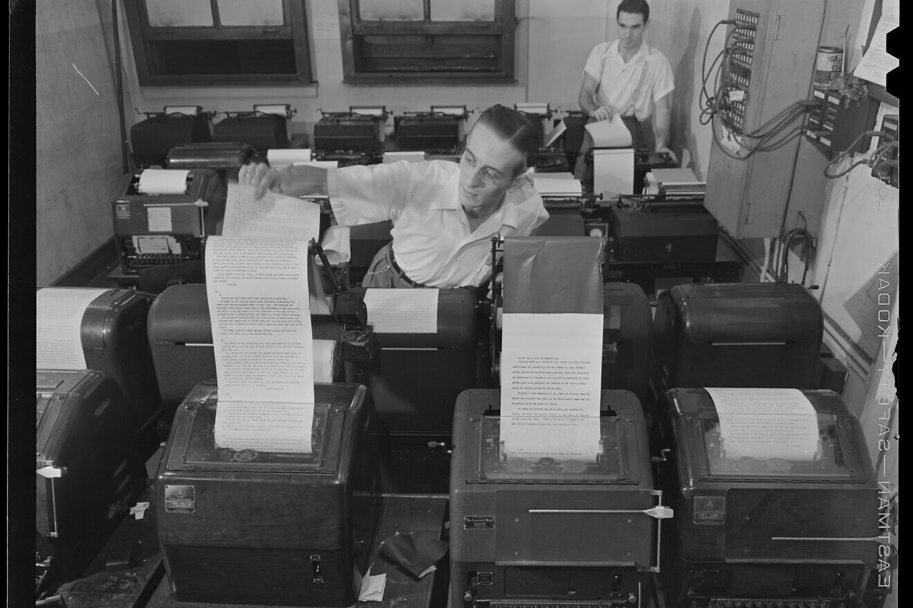 Wire room of the New York newspaper. Copy boy about to tear off dispatch from Associated Press wire, September 1942. Photo by Marjory Collins/Farm Security Administration-Office of War Information photograph collection, Library of Congress.