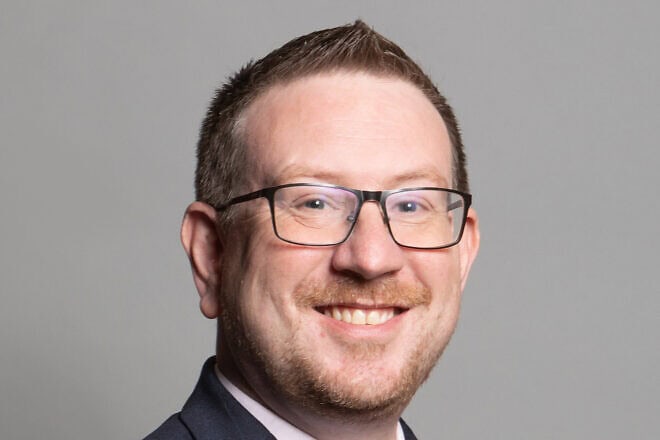 Andrew Gwynne's official portrait for the House of Commons in 2020. Photo credit: The House of Commons of the United Kingdom/Wikimedia Commons.
