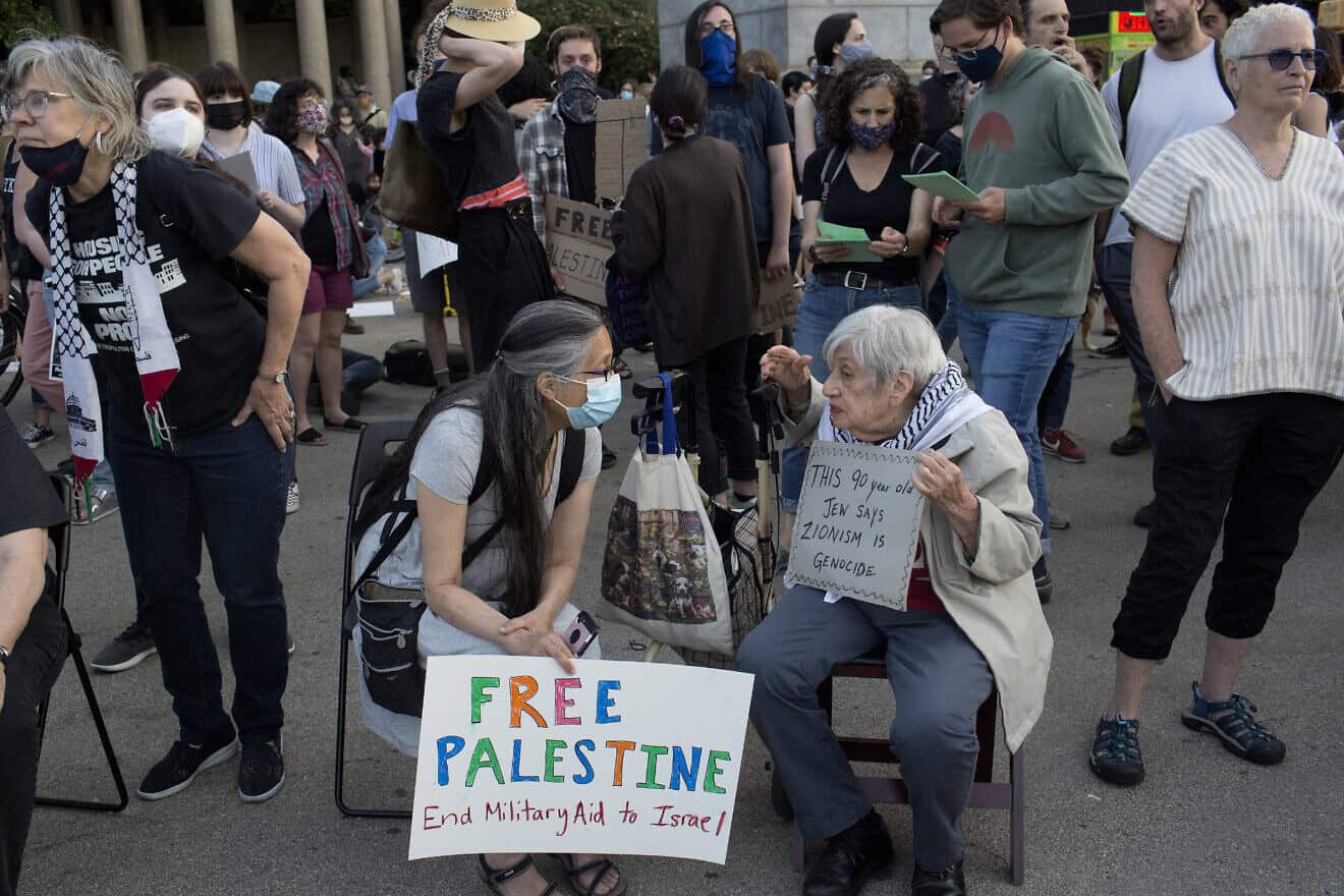 Progressive members of the American Jewish community hold a rally protesting Israel and what they claim to be its “Zionist” policies of apartheid, in the Prospect Park neighborhood of Brooklyn, N.Y., on May 21, 2021. Photo by Andrew Lichtenstein/Corbis via Getty Images.