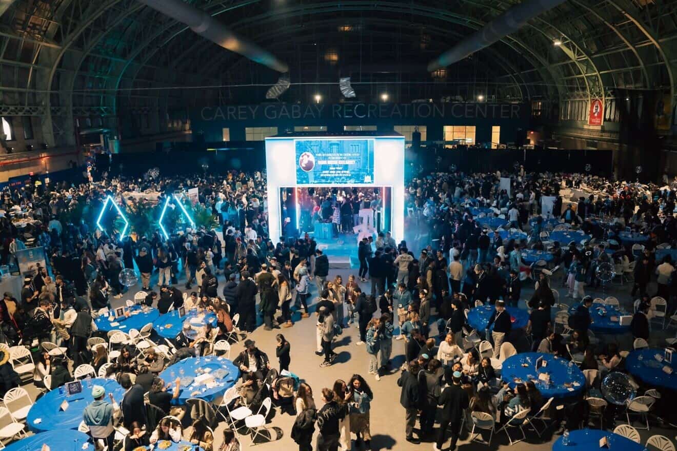 Jewish teens from around the world gather in the Bedford Armory in Brooklyn, N.Y., for opening night of the annual CTeen Shabbaton, Feb. 27, 2025. Photo by Sadya Liberow/Merkos 302.