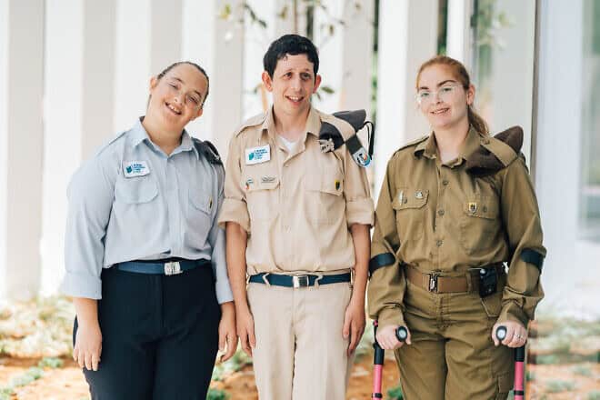 Doron Laor (center) with Special in Uniform bandmates Adi Yehuda (left) and Hodaya Shlomi. Credit: Ray Studios/Jewish National Fund-USA.