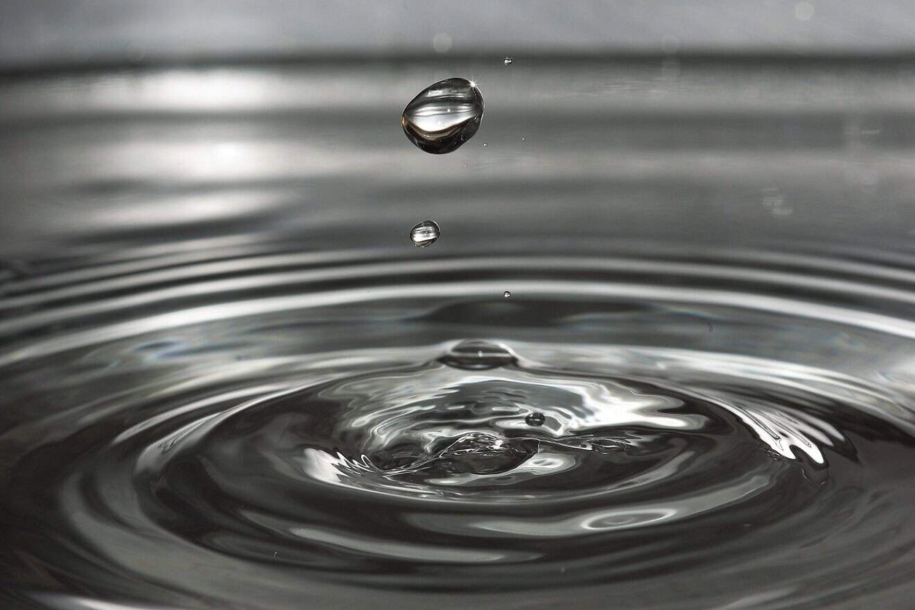 A drop of water. Credit: Claudia Wollesen/Pixabay.